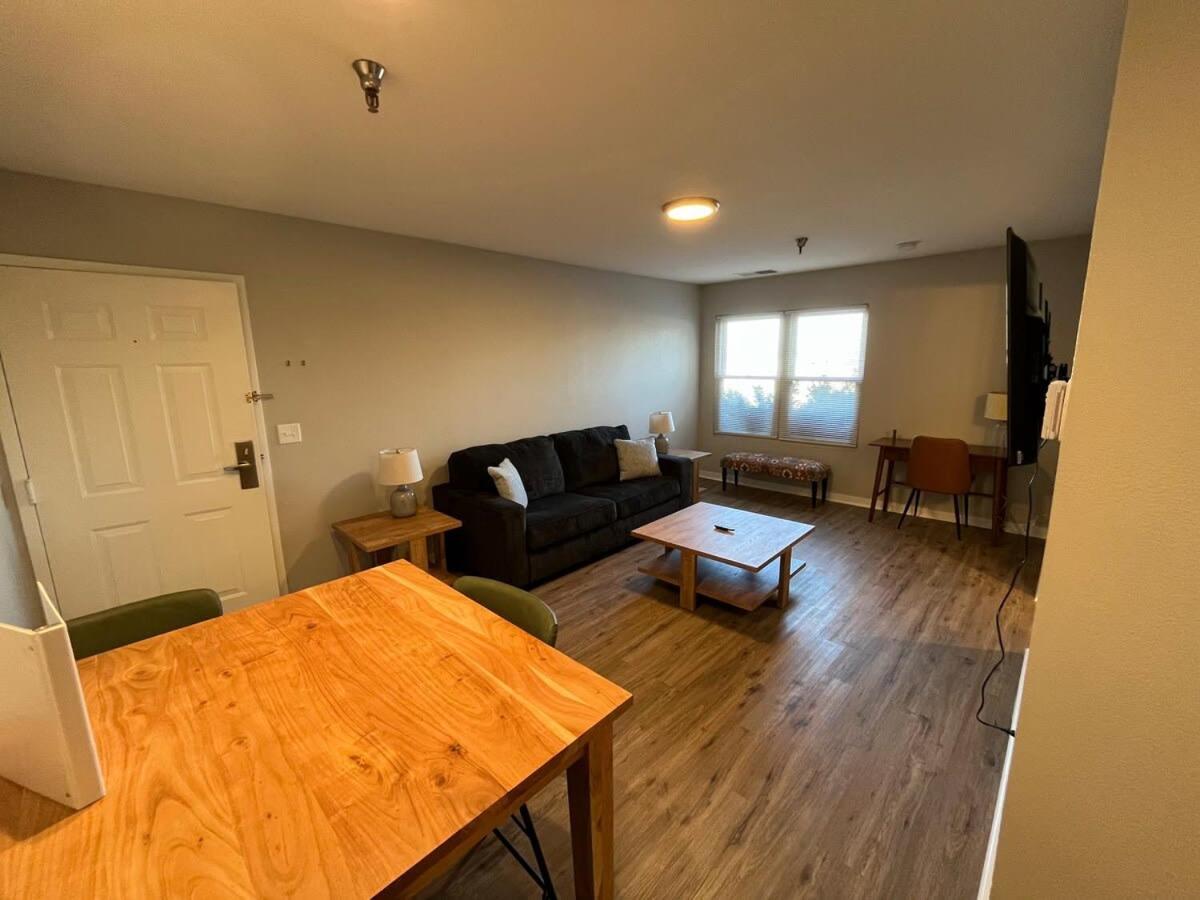 Aksarben 1 Bedroom-Close To I-80 Omaha Buitenkant foto